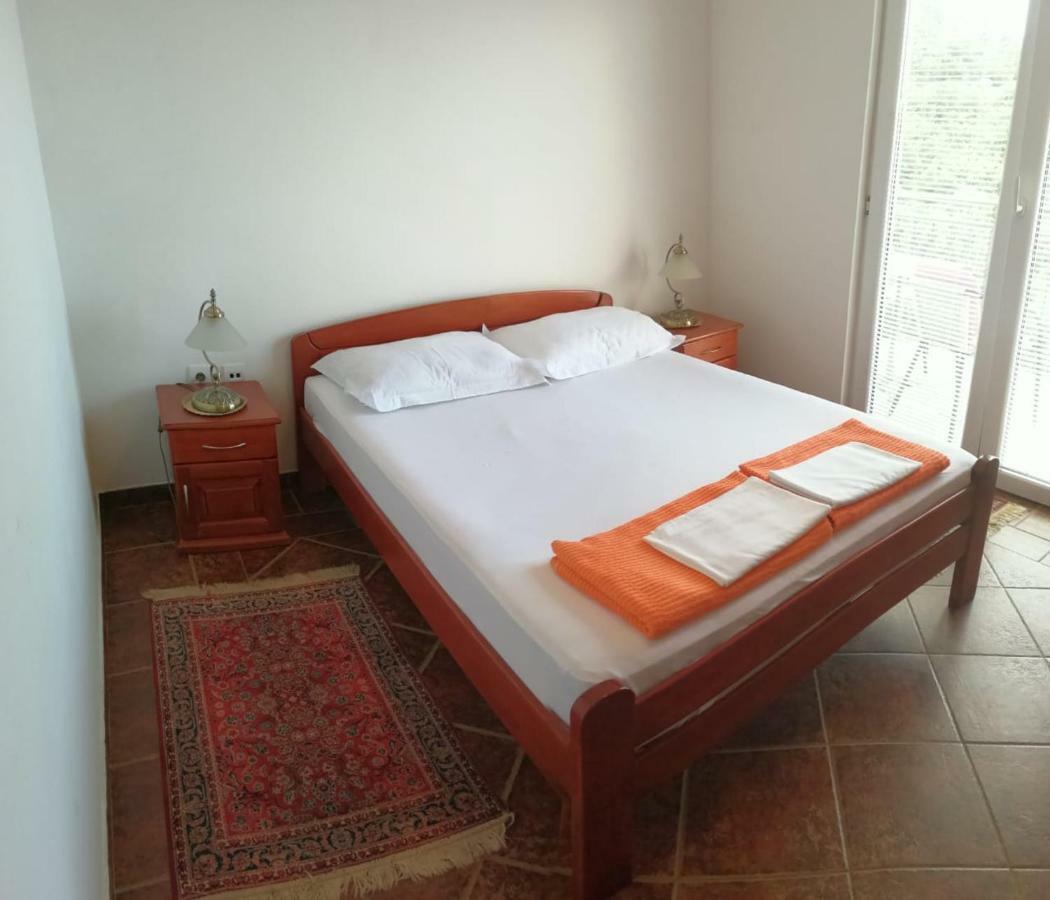 Apartments Mitrovic Podlicak Sveti Stefan Eksteriør billede